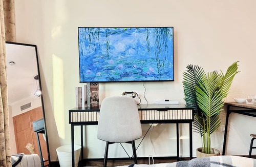 Jumeirah Lake Towers Apartment | Cosmos Living Work-Friendly Metro Access