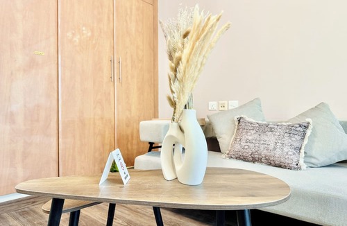 Jumeirah Lake Towers Apartment | Cosmos Living Work-Friendly Metro Access