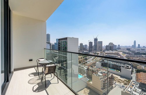 Dubai Apartment | PVH - Elegant 1BR - Binghatti House