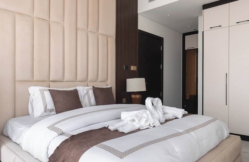 Dubai Apartment | SIMPLY COMFORT Chic 3 Br Apartment with Private Pool