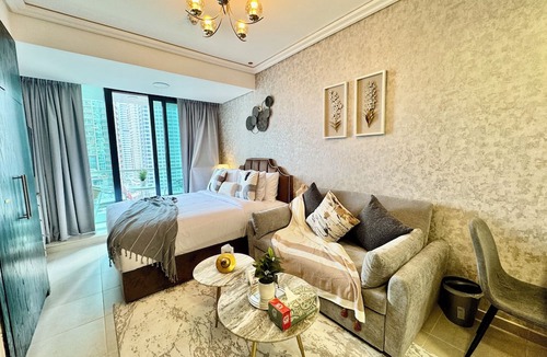 Jumeirah Lake Towers Apartment | Cosmos Living Majestic Studio GCV2