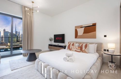 Business Bay Apartment | LUX The Modern Binghatti Canal Suite 2