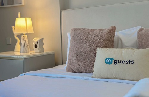 Jumeira 1 Apartment | HiGuests - La Rive Classy 2BR & Balcony
