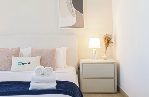 Jumeira 1 Apartment | HiGuests - La Rive Classy 2BR & Balcony