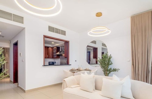 Downtown Dubai Apartment | LUX Burj Khalifa Fountain View Suite 2