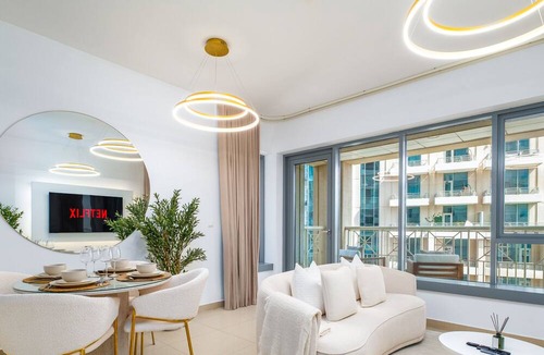 Downtown Dubai Apartment | LUX Burj Khalifa Fountain View Suite 2