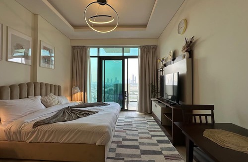 Jadaf Apartment | Sunset Haven - Chic Creek Studio