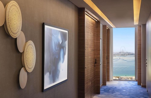 Palm Jumeirah Hotel | Tumbi Hotel Dubai The Palm, Tapestry Collection by Hilton