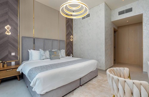 Dubai Apartment | GLOBALSTAY. Creek Rise Tower 1 Elegant Apartment