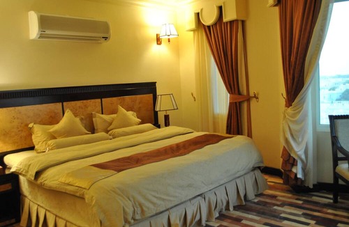 Al Ghubrah Ash Shamaliyyah Hotel | Capital O 155 Dmas Hotel