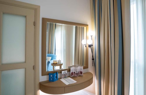Abu Dhabi City Center Hotel | Sheraton Khalidiya Hotel