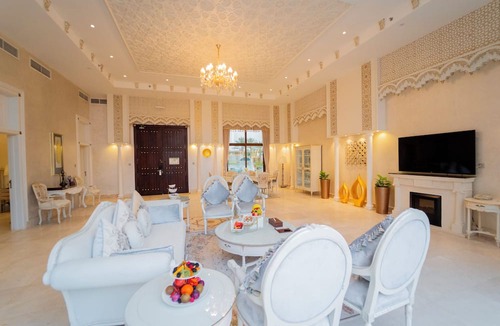 Madinat Zayed Hotel | Western Hotel - Madinat Zayed