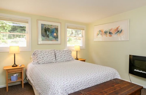 Mendocino Apartment | Peaceful Garden Oasis with Breakfast Provided
