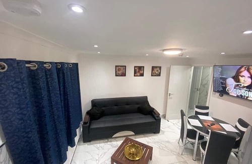 Townfield Apartment | Royal Boutique Oxford Lodge BY London Heathrow