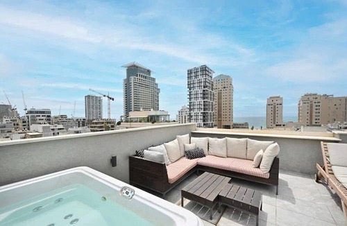 Kerem HaTeimanim Apartment | Spacious 4 BR Penthouse with Sea View by HolyGuest