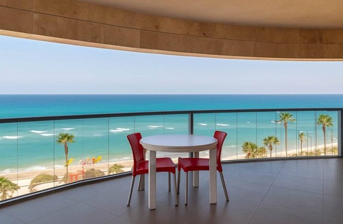 Bat Yam Apartment | Iconic Tower 3BR | Frontline Sea View | Mamad