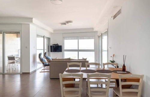 Bat Yam Apartment | Iconic Tower 3BR | Frontline Sea View | Mamad