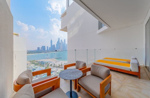 Palm Jumeirah Apartment | Lavish Sea View 2BR at FIVE Palm