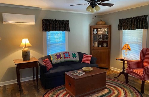 Dobson Cottage | Bledsoe’s River Inn. Cottage in the heart of wine country near Mtns. & Mayberry