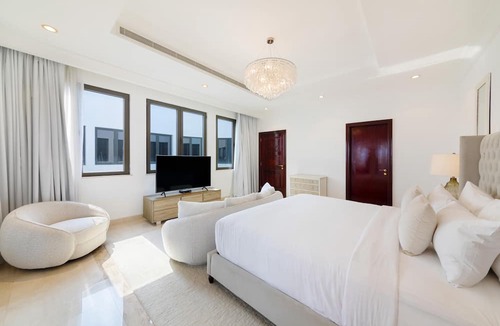 Palm Jumeirah Villa | 5* Villa w/Private Pool/Beach on Palm Jumeirah