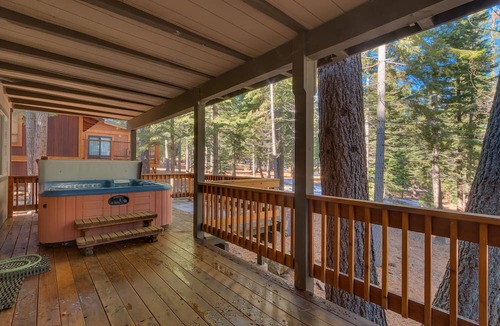 Truckee House | Deer Hollow By Tahoe Getaways - Private Hot Tub- Access to Pool, Tennis and Gym