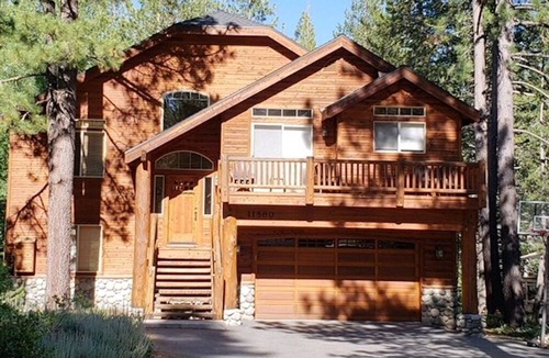 Truckee House | Gorgeous home near golf courses with two en-suites in Tahoe Donner