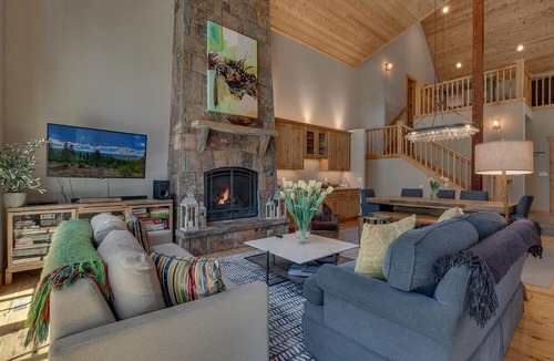 Truckee House | Truckee Treasure Gray's Crossing By Tahoe Getaways - Pet Friendly, Hot Tub w/HOA Access