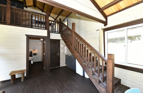 Hosen House | Tzlil Hateva