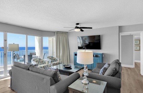 Long Beach Condo | Long Beach Resort 3-Bedroom Condo Includes 2 Seasonal Beach Chairs with Umbrella