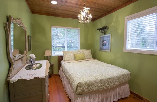 Tolovana Park House | Charming Cannon Beach Cottage- Perfect Family Getaway near the beach!