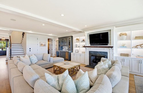 Isle of Palms House | Port of Call on Isle of Palms OCEAN FRONT, Pool, boardwalk, putting green