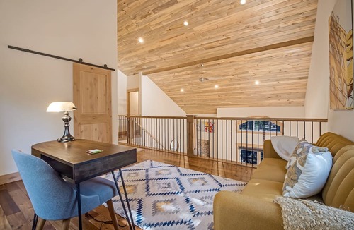 Breckenridge House | Modern Peak 7 Retreat, Hot Tub, Garage, Pet Friendly, Minutes to Ski + Main St