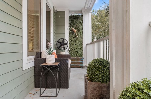 Baytowne Wharf Condo | 1BR Condo at Baytowne Wharf! GOLF CART to Beach, Tropical Pool, Hot Tub, Tram