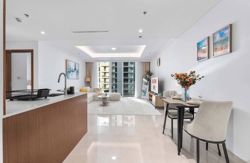 Dubai Marina Apartment | Free housekeeping visits during your stay - StayShort - Elegant 1 Bedroom in EMAAR Beachfront that Sleeps 2