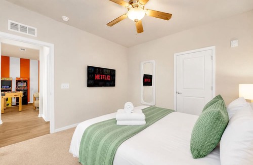 Northside Apartment | 2BR Family Suite - GAMES! Pet-Friendly! POOL!