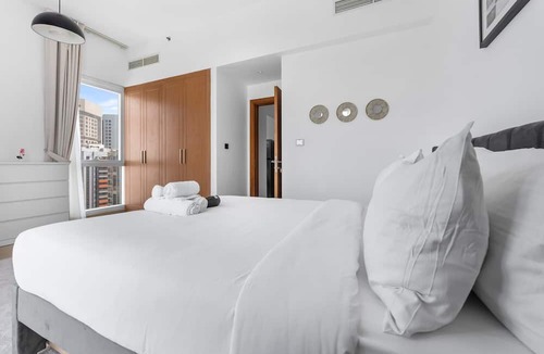 Barsha Heights Apartment | Free housekeeping visits during your stay - StayShort - Stylish Barsha Heights Retreat with Swimming Pool for 2
