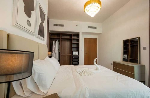 Downtown Dubai Apartment | Luxury 1BHK | 3 Balconies | Canal & Burj Khalifa View | Dubai Mall