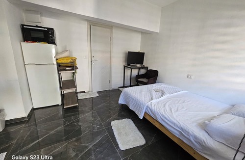 Kiryat Motzkin Apartment | Lovely studio with AC in Haifa