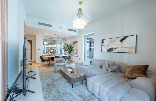 Downtown Dubai Apartment | Act 2 Luxury 2BR Facing Burj Khalifa & Fountain