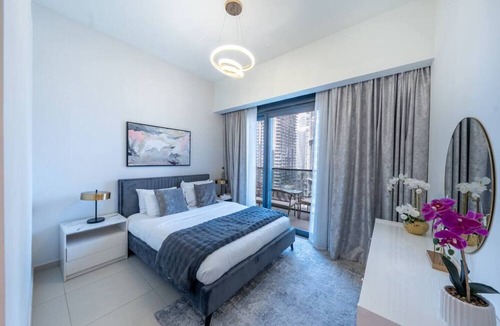 Downtown Dubai Apartment | Act 2 Luxury 2BR Facing Burj Khalifa & Fountain