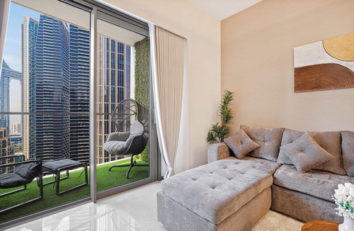 Downtown Dubai Apartment | Grande Suites by Hostiva - Burj View