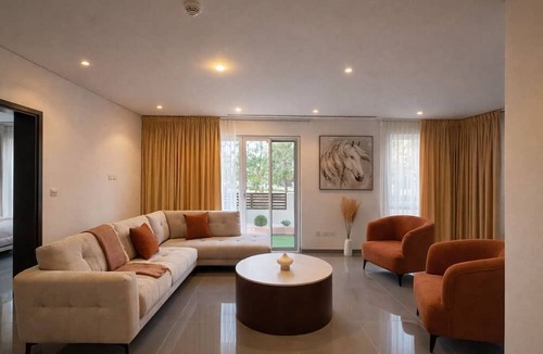 Muscat Apartment | Almouj Luxury Apt I Opposite to Kempinski & VOCO I 5 Min Walk to Beach I Muscat
