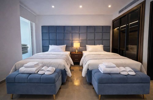 Muscat Apartment | Almouj Luxury Apt I Opposite to Kempinski & VOCO I 5 Min Walk to Beach I Muscat