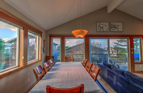 Tolovana Park House | Oceanhouse- Spacious & Family-Pet Friendly-Close to Beach-Guest Favorite