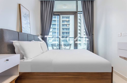 Sheikh Zayed Road Apartment | Staycae Holiday Homes - Aykon C
