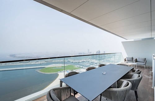 Dubai Marina Apartment | Picturesque 3BR Apartment with Assistant Room in The One JBR
