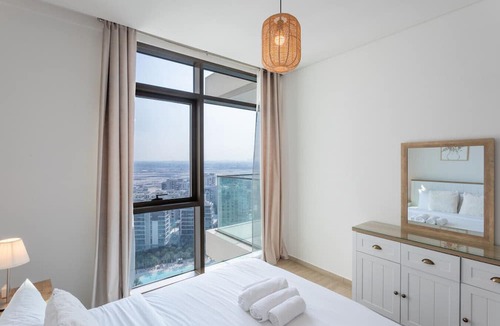 Dubai Apartment | Palace Residences - Modern One Bedroom