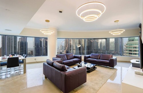 Dubai Marina Apartment | 3BR with Marina Skyline Views, Near Mall & Metro