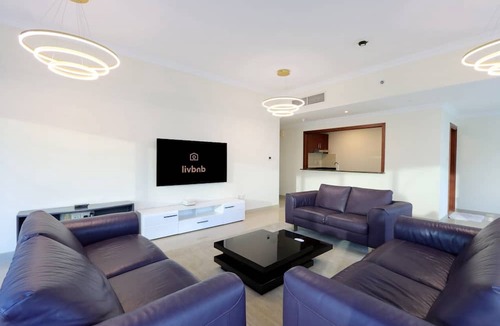 Dubai Marina Apartment | 3BR with Marina Skyline Views, Near Mall & Metro