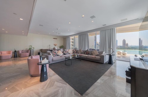 Palm Jumeirah Apartment | Jaw-dropping 3BR Apt W/Seaview & Private Pool